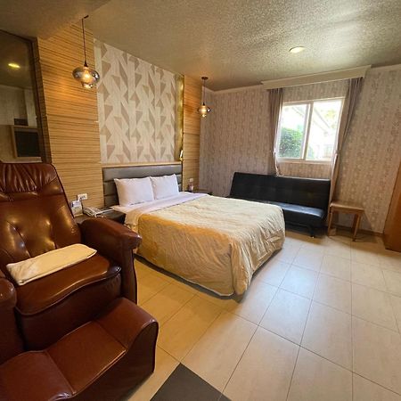 Treasure Island Motel - Renwu Kaohsziung Kültér fotó