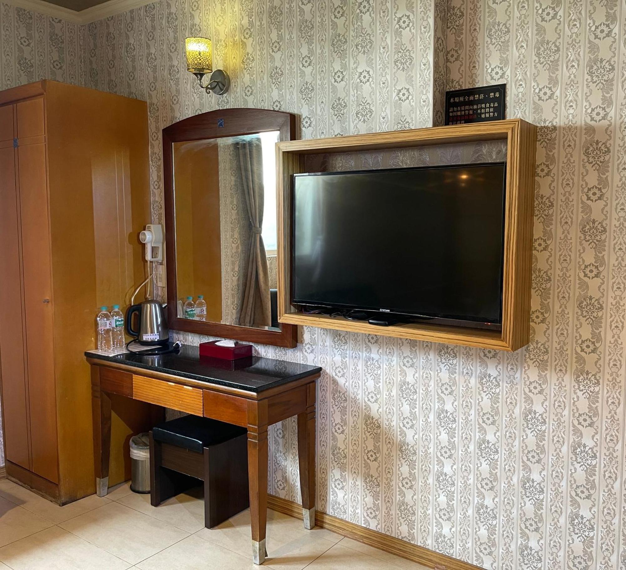 Treasure Island Motel - Renwu Kaohsziung Kültér fotó
